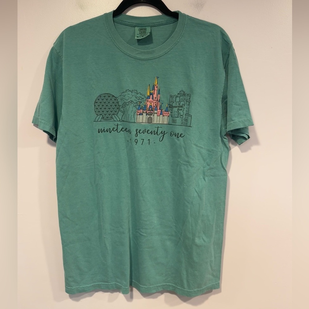 Disney Magic Kingdom Skylineโ Teal Comfort Colors Graphic T-Shirt Mens Medium